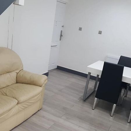 Homestay In Birmingham Sleeps 8 - Free Parking & Wifi Exterior photo