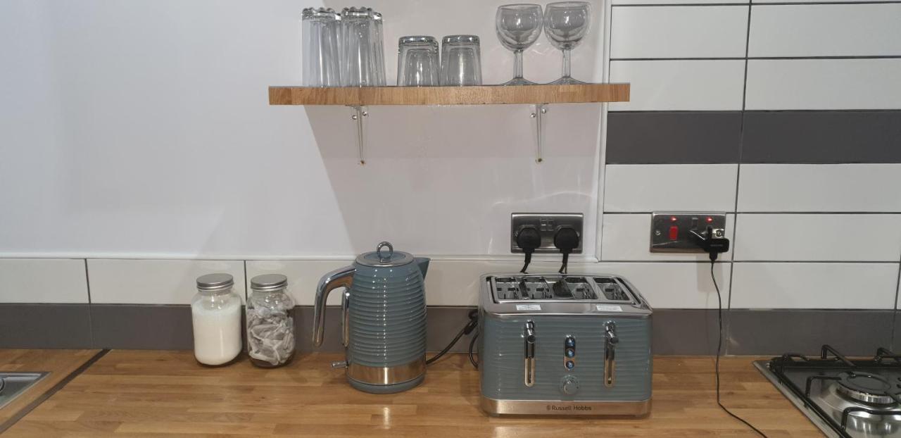 Homestay In Birmingham Sleeps 8 - Free Parking & Wifi Exterior photo
