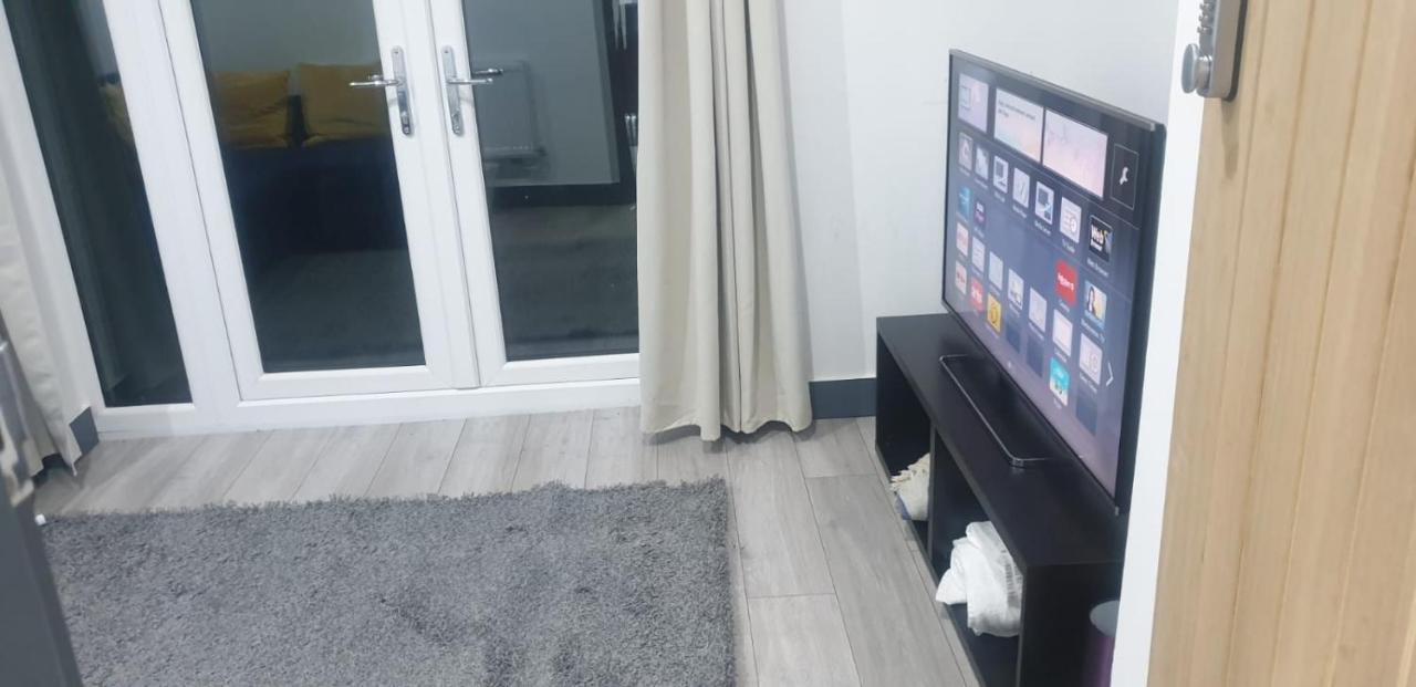Homestay In Birmingham Sleeps 8 - Free Parking & Wifi Exterior photo