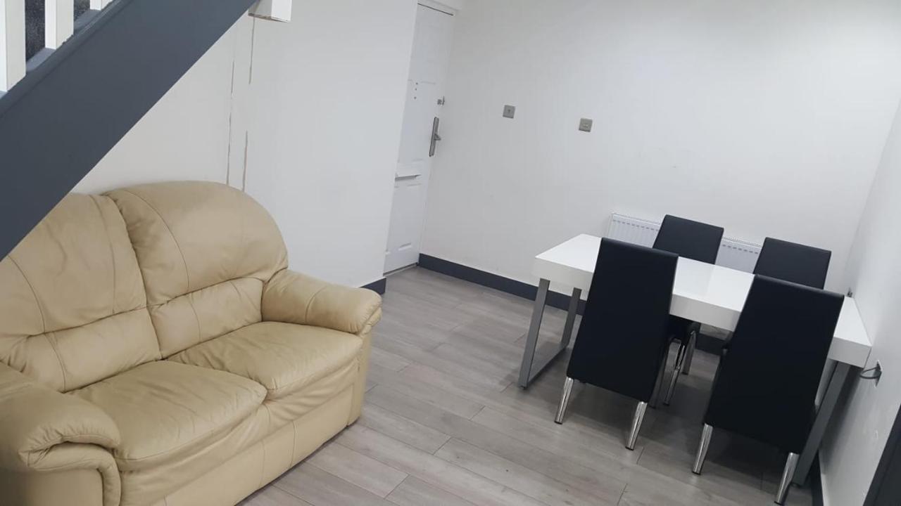 Homestay In Birmingham Sleeps 8 - Free Parking & Wifi Exterior photo