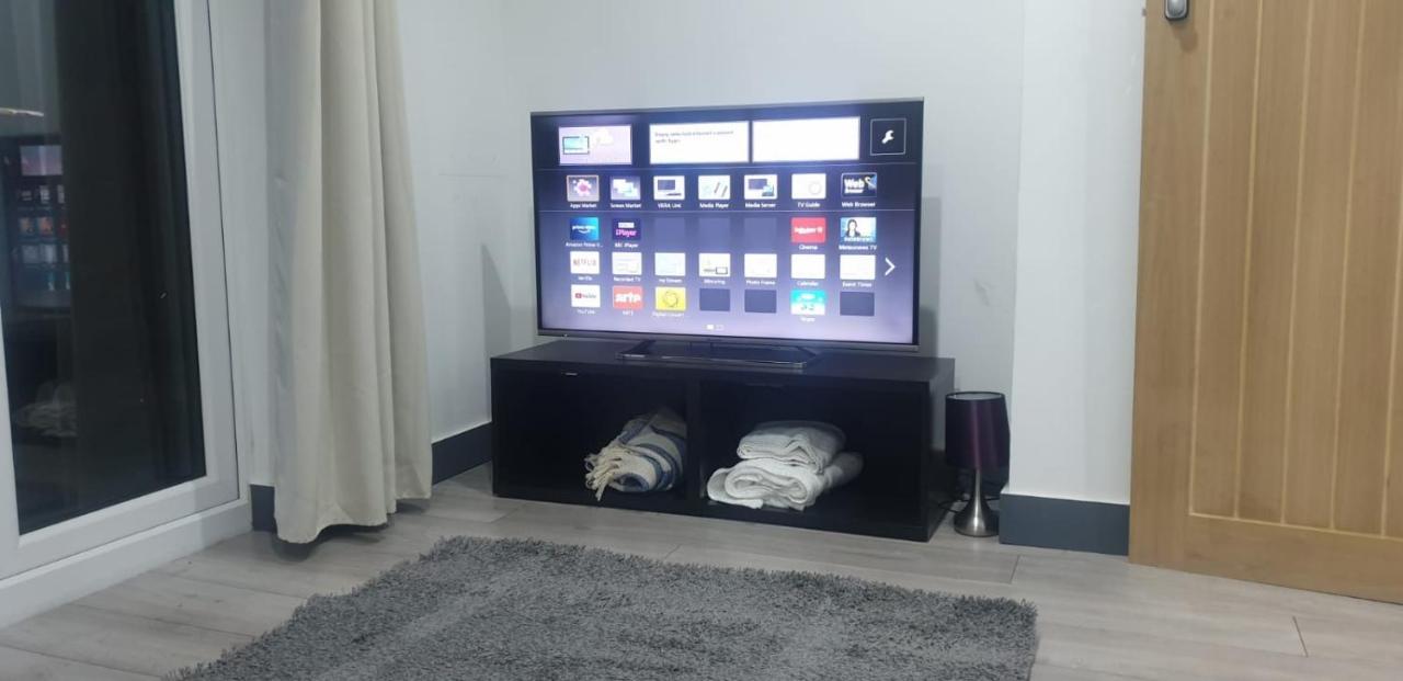 Homestay In Birmingham Sleeps 8 - Free Parking & Wifi Exterior photo